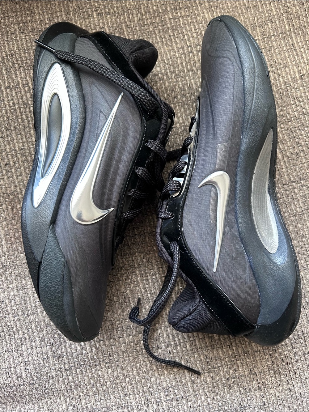 Nike Men's Black/Grey Athletic Sneakers